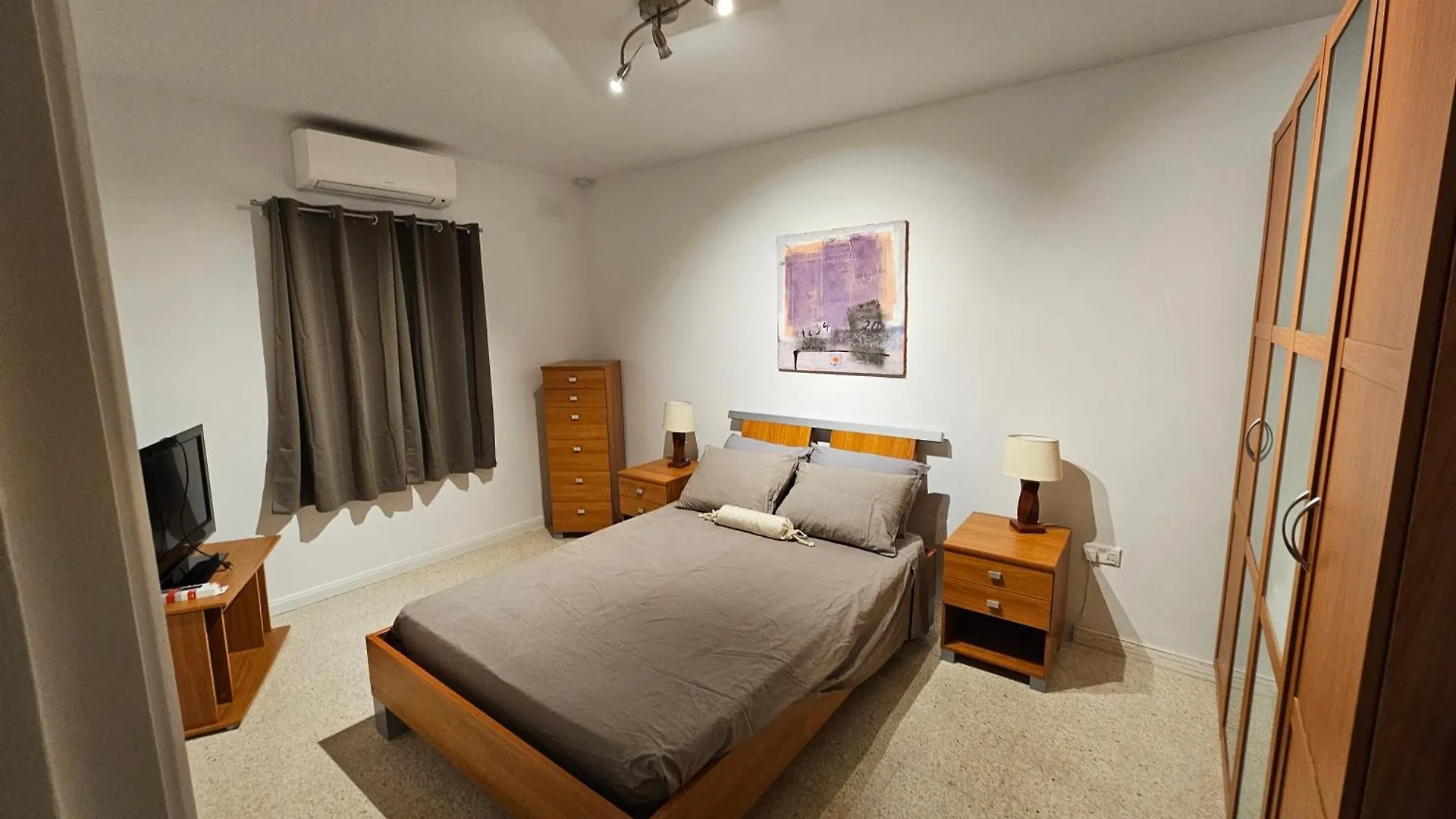 3 Bedroom Apt In Prime Location 5M Away From Beach Is-Swieqi 0*,  Malta